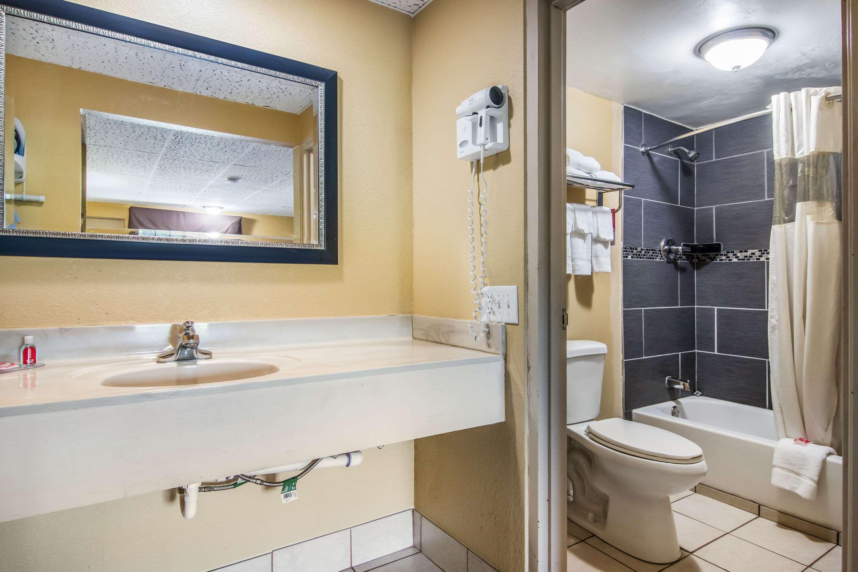 Econo Lodge Hotel Bradford Dış mekan fotoğraf